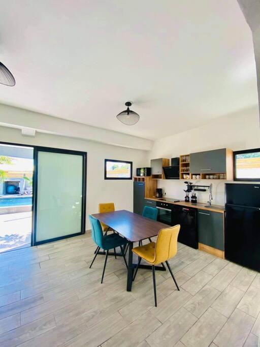 Villa Bois De Couleur Piscine Et Toit Terrasse Сен-Пиер Екстериор снимка