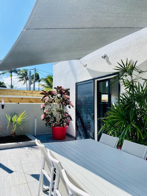 Villa Bois De Couleur Piscine Et Toit Terrasse Сен-Пиер Екстериор снимка